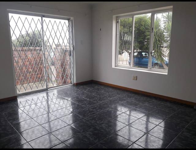 2 BEDROOM TOWNHOUSE RENTED IN LORRAINE